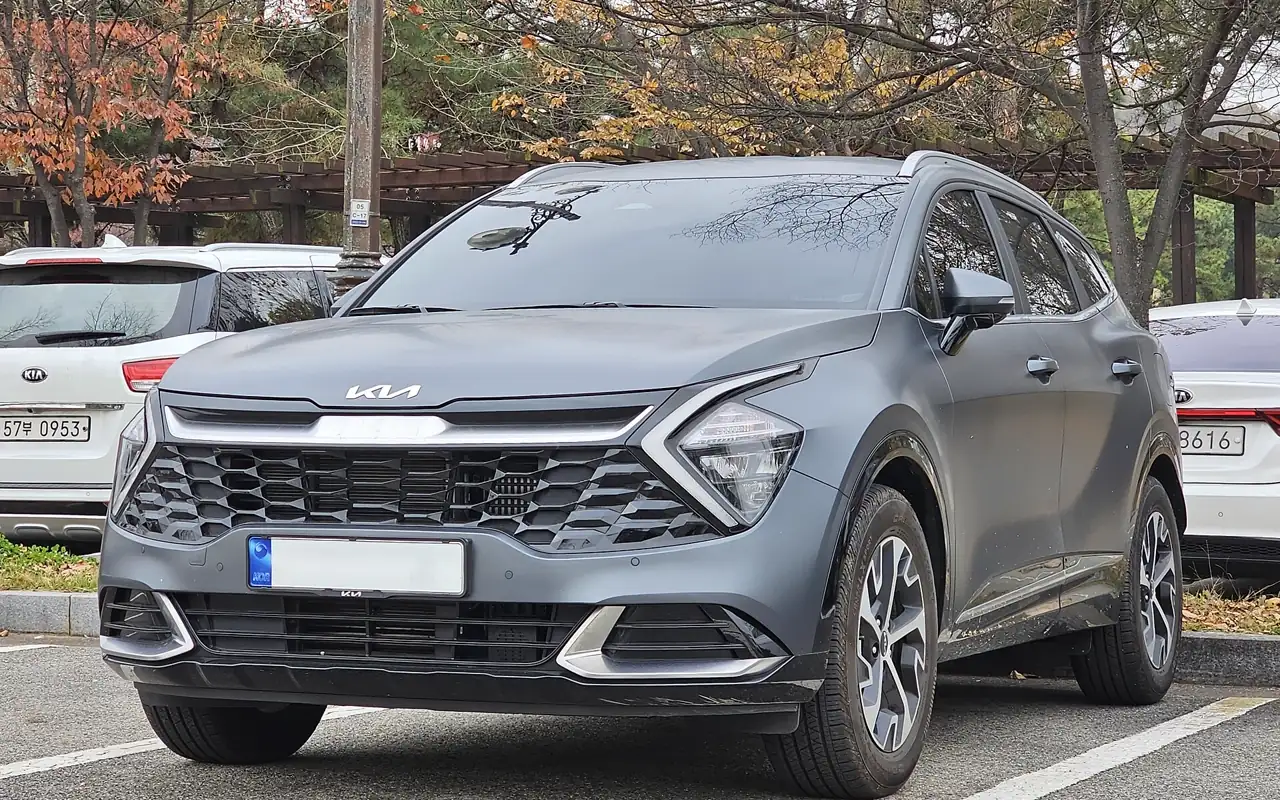 Kia Sportage gris mat, calandre et phares